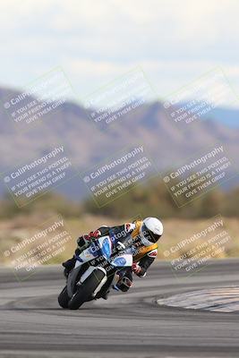 media/Nov-16-2025-Race Pace (Sun) [[8c5fa54630]]/Non Verified Riders (1st 20 Minutes)/5-Turn 15 (110pm)/